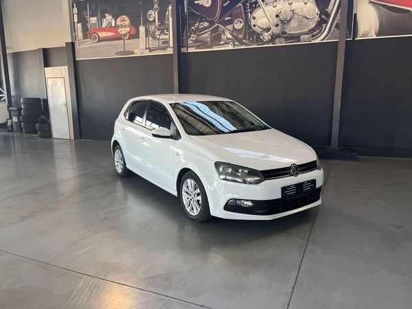 2019-Volkswagen-Polo-Vivo-14-Comfortline-5-dr image:1