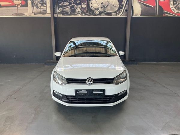 2019-Volkswagen-Polo-Vivo-14-Comfortline-5-dr image:3