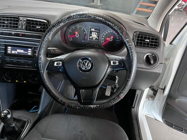 2019-Volkswagen-Polo-Vivo-14-Comfortline-5-dr image:8