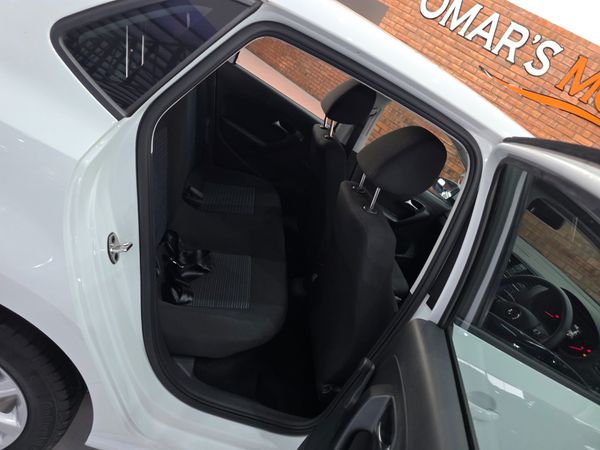 2023-Volkswagen-Polo-Vivo-14-Comfortline-5-dr image:7