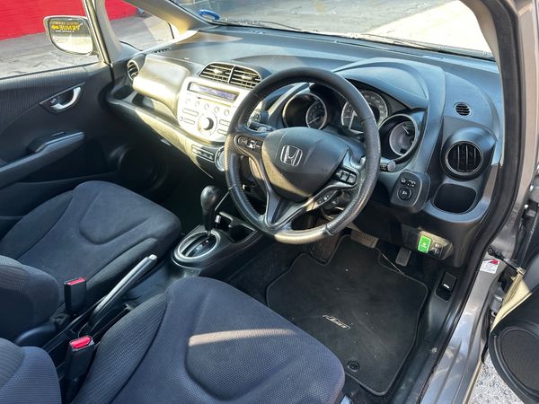 2011-Honda-Jazz-13-Hybrid image:5