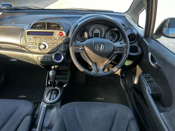 2011-Honda-Jazz-13-Hybrid image:8