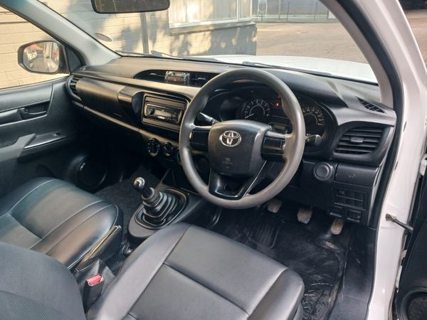 2017-Toyota-Hilux-20-VVTi-Single-Cab image:6