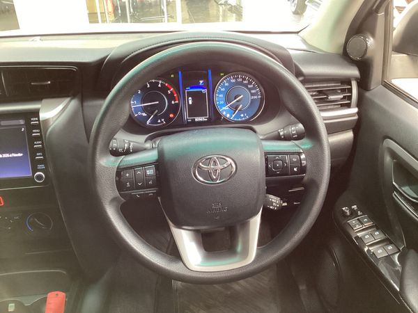 2022-Toyota-Fortuner-24-GD-6-Raised-Body-Auto image:7