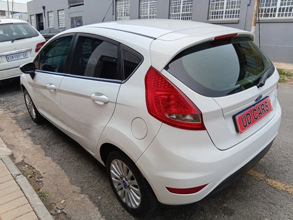 2012-Ford-Fiesta-14i-Trend-5-dr image:5