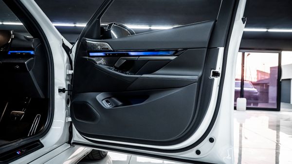 2025-BMW-M5-Competition-Auto image:3