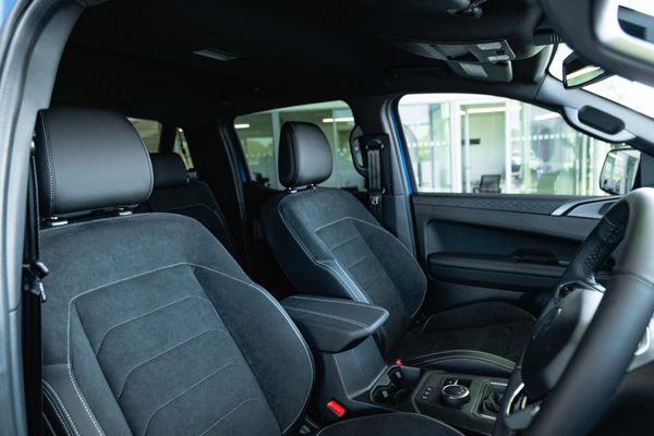 2026-Volkswagen-Amarok-20-TDI-125kW-4Mot-Dark-Label-Auto-Double-Cab image:4