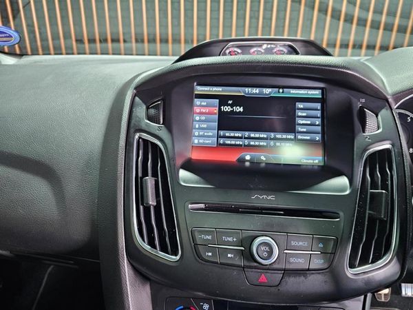 2016-Ford-Focus-20-EcoBoost-ST3 image:12