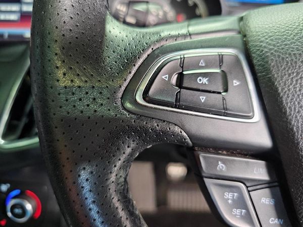 2016-Ford-Focus-20-EcoBoost-ST3 image:14