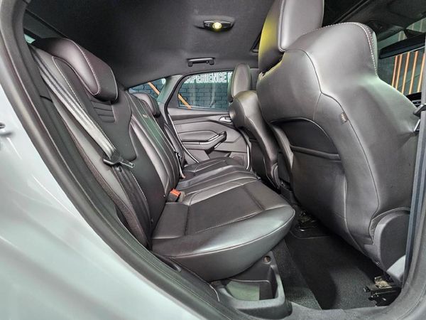 2016-Ford-Focus-20-EcoBoost-ST3 image:20