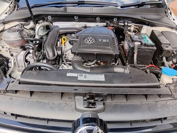 2017-Volkswagen-Golf-VII-14-TSI-Comfortline image:11