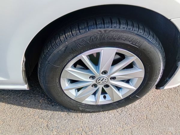 2017-Volkswagen-Golf-VII-14-TSI-Comfortline image:12