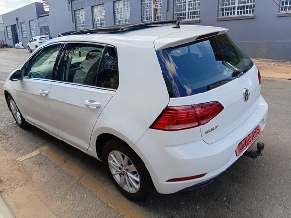 2017-Volkswagen-Golf-VII-14-TSI-Comfortline image:6