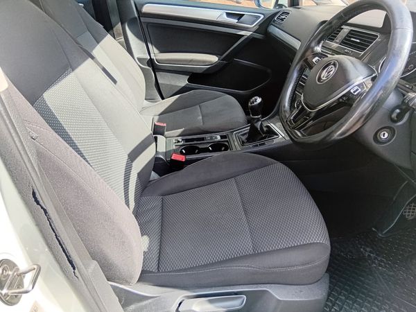 2017-Volkswagen-Golf-VII-14-TSI-Comfortline image:7