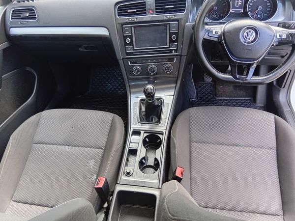 2017-Volkswagen-Golf-VII-14-TSI-Comfortline image:8
