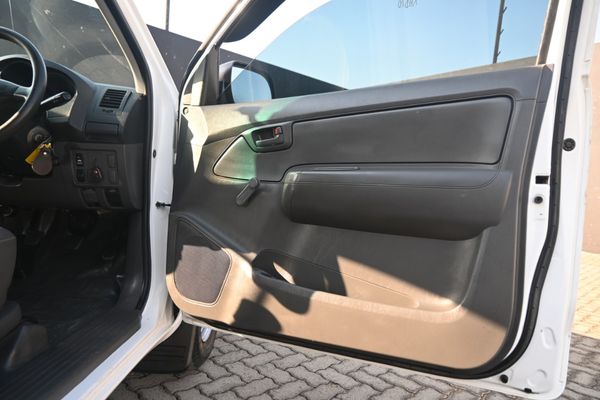 2013-Toyota-Hilux-25-D-4D-Single-Cab image:5