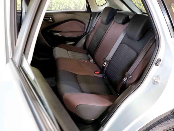 2025-Toyota-Starlet-Cross-15XS-Auto image:4