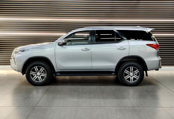 2021-Toyota-Fortuner-24-GD-6-Raised-Body-Auto image:1