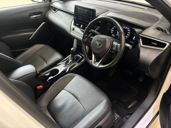 2024-Toyota-Corolla-Cross-18-XS-Hybrid image:6