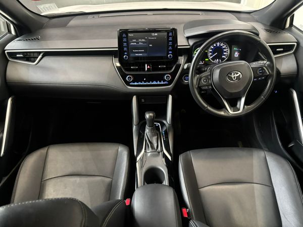 2024-Toyota-Corolla-Cross-18-XS-Hybrid image:7