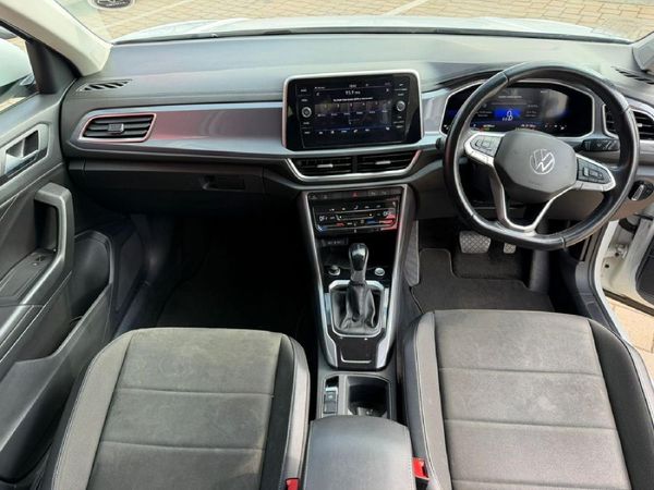 2023-Volkswagen-T-Roc-14-TSI-Design-Auto image:8