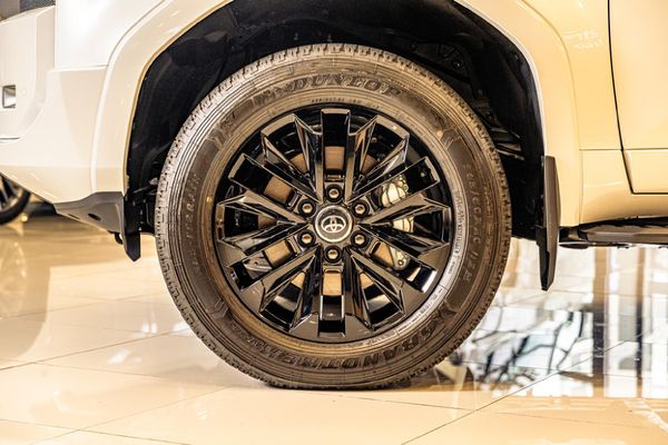 2026-Toyota-Land-Cruiser-Prado-VX-L-28GD-Auto image:4