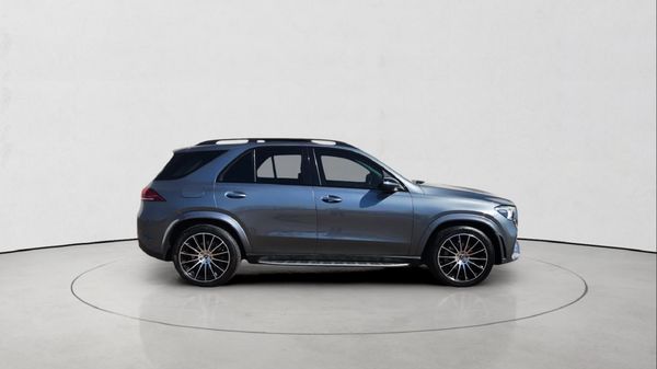 2022-Mercedes-Benz-GLE-300d-4Matic image:2