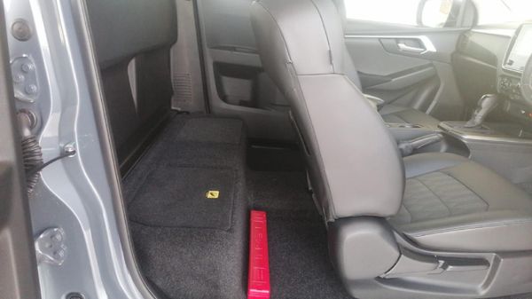 2026-Isuzu-D-Max-19-DDI-HR-LS-Auto-E-Cab image:13
