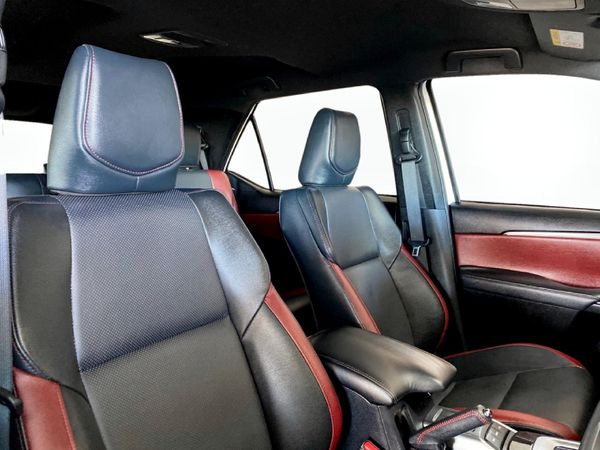 2025-Toyota-Fortuner-28-GD-6-RB-Auto image:11