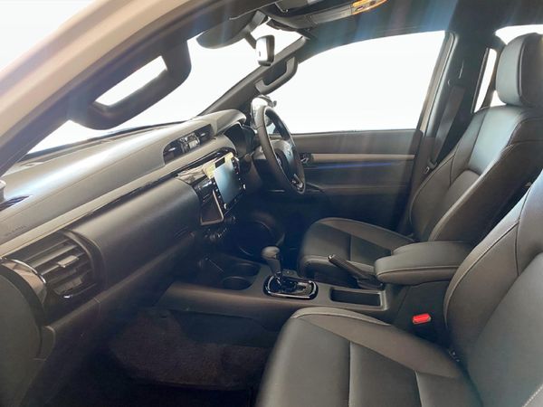 2025-Toyota-Hilux-28-GD-6-Raised-Body-Legend-Auto-Double-Cab image:5