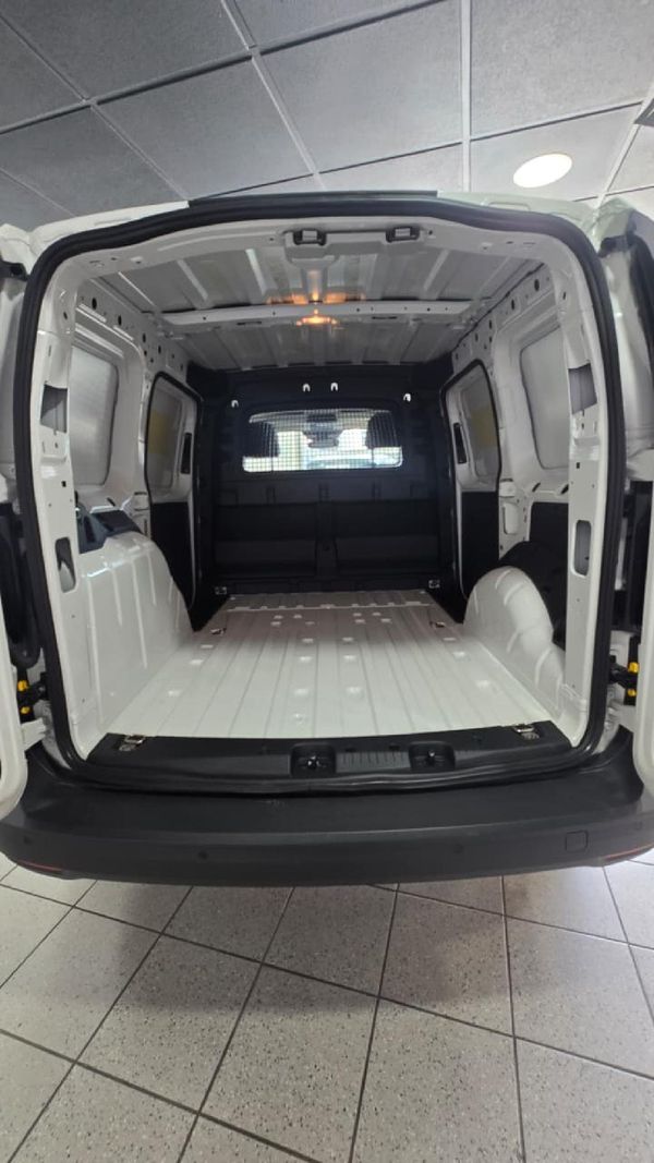 2026-Volkswagen-Caddy-Cargo-16i-81kw-Panel-Van image:5