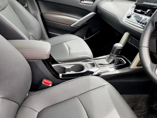 2026-Toyota-Corolla-Cross-18-XS-Hybrid image:11