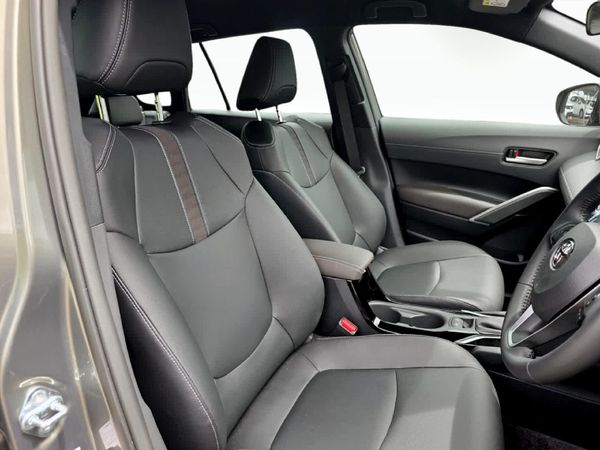2026-Toyota-Corolla-Cross-18-XS-Hybrid image:15