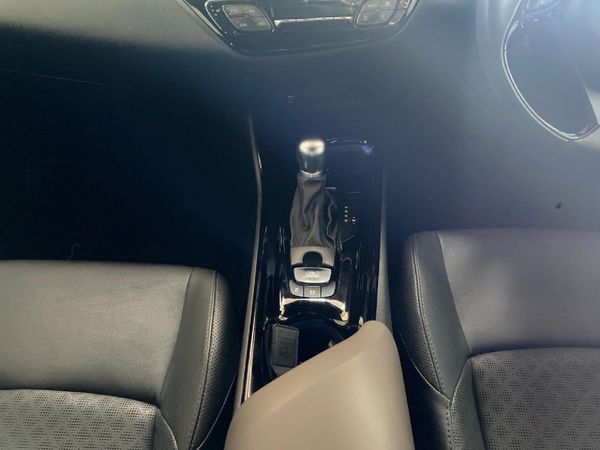 2021-Toyota-C-HR-12T-Luxury-Auto image:11