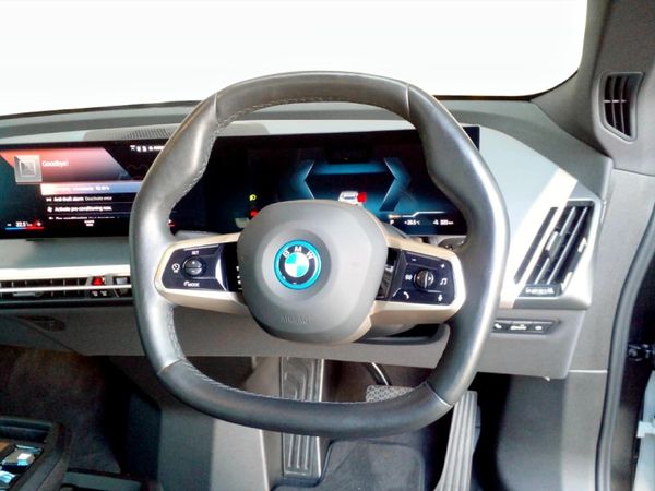 2023-BMW-iX-xDrive50 image:17