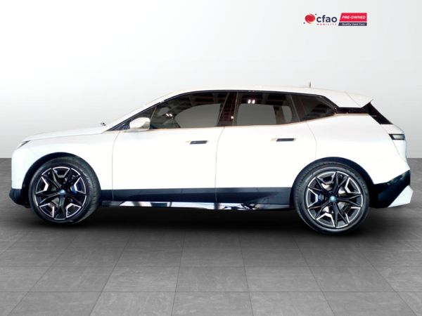 2023-BMW-iX-xDrive50 image:6