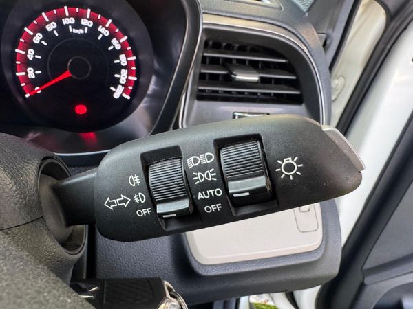 2024-Mahindra-XUV-300-12T-W6 image:10