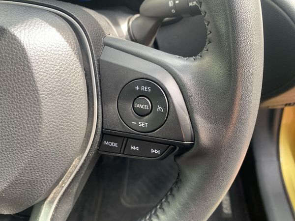 2025-Toyota-Corolla-Cross-18-XS image:9