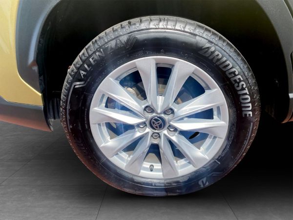 2025-Toyota-Corolla-Cross-18-XS image:16