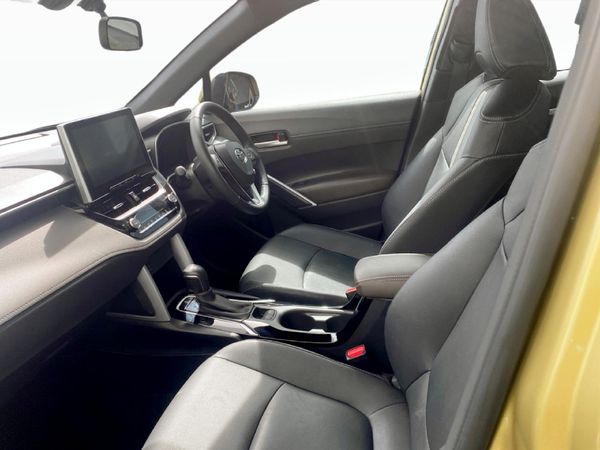 2025-Toyota-Corolla-Cross-18-XS image:6