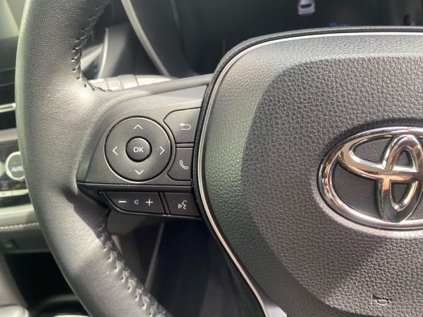 2025-Toyota-Corolla-Cross-18-XS image:8