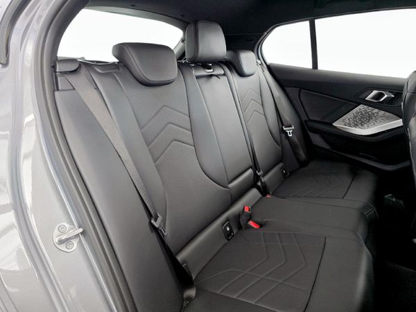 2025-BMW-1-Series-118-M-Sport-Auto image:11