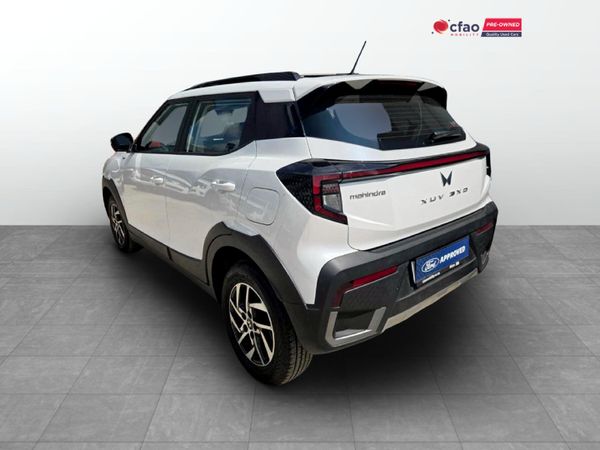2025-Mahindra-XUV-3XO-12T-AX5-Auto image:4