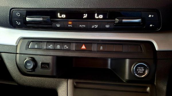 2025-Opel-Zafira-Life-Elegance-20-TD-Auto image:19