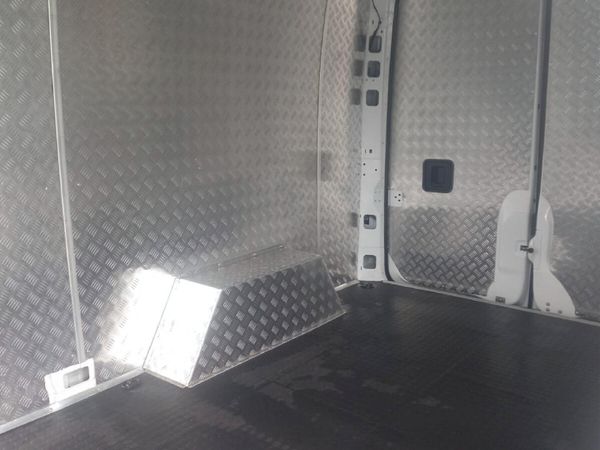 2025-Mercedes-Benz-Sprinter-311-20-CDI-Base-Panel-Van image:15