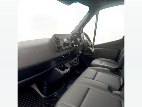 2025-Mercedes-Benz-Sprinter-311-20-CDI-Base-Panel-Van image:17
