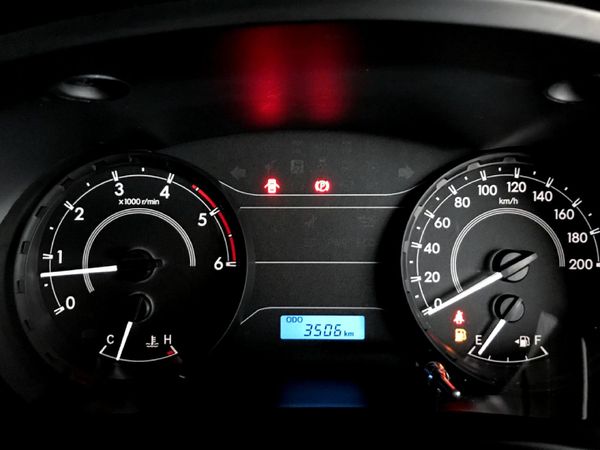 2026-Toyota-Hilux-24-GD-6-SR-4x4-Double-Cab image:10