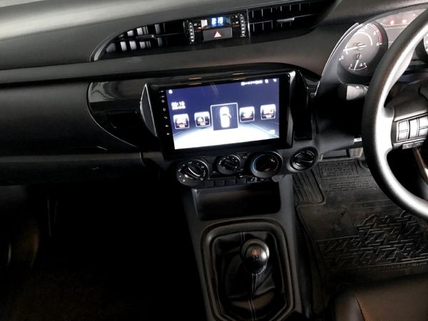 2026-Toyota-Hilux-24-GD-6-SR-4x4-Double-Cab image:15