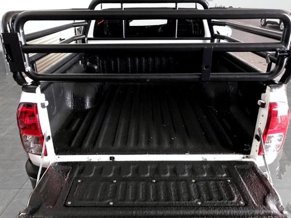 2026-Toyota-Hilux-24-GD-6-SR-4x4-Double-Cab image:19