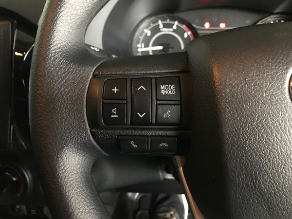 2026-Toyota-Hilux-24-GD-6-SR-4x4-Double-Cab image:8